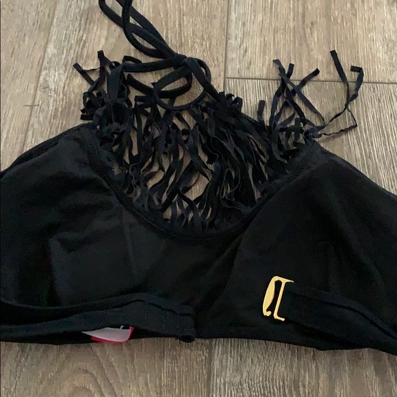 2 Victoria’s Secret bathing suit tops - Picture 4 of 6